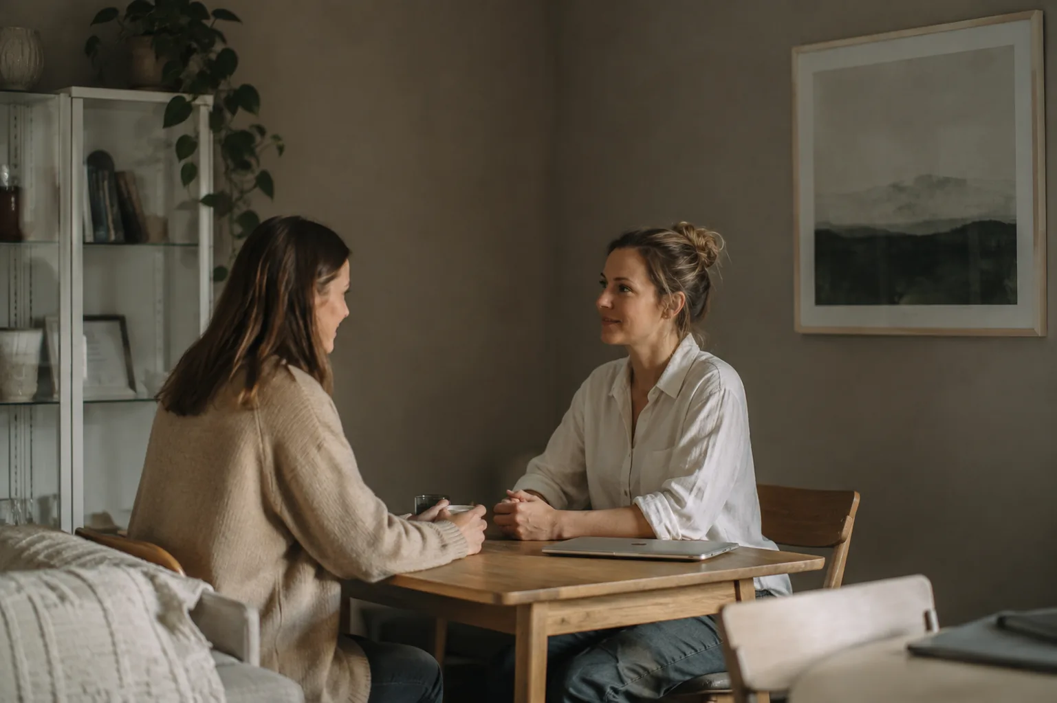 Rolig samtale mellom veileder og klient
